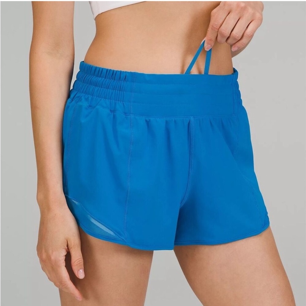 Lululemon hotty hot shorts size 6 and 2.5 inch
Color poolside